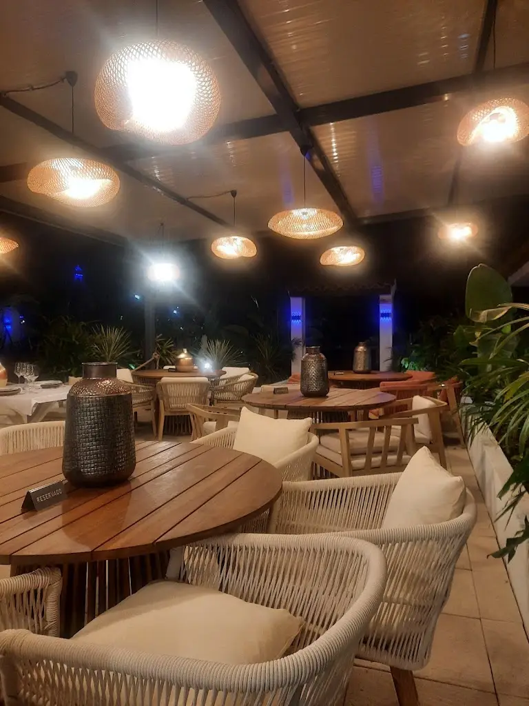 zikas_Diversus Garden Lounge_Santo António dos Cavaleiros_recensione