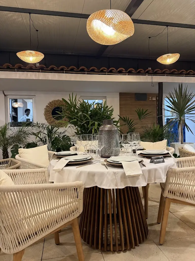 Diversus Garden Lounge ristorante a Santo António dos Cavaleiros