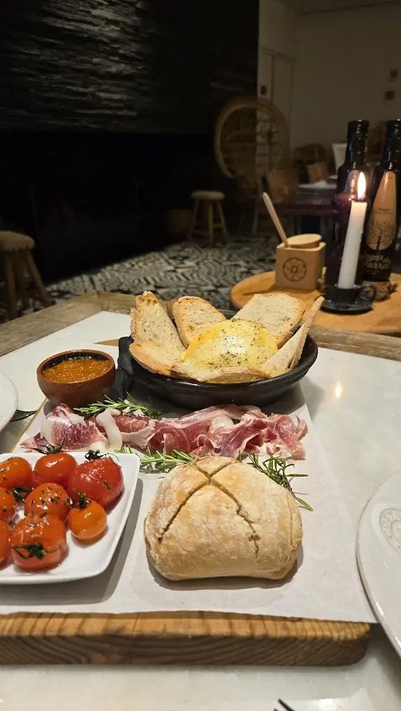 Liliana Moreira_À Terra Santiago_Santiago_reseña