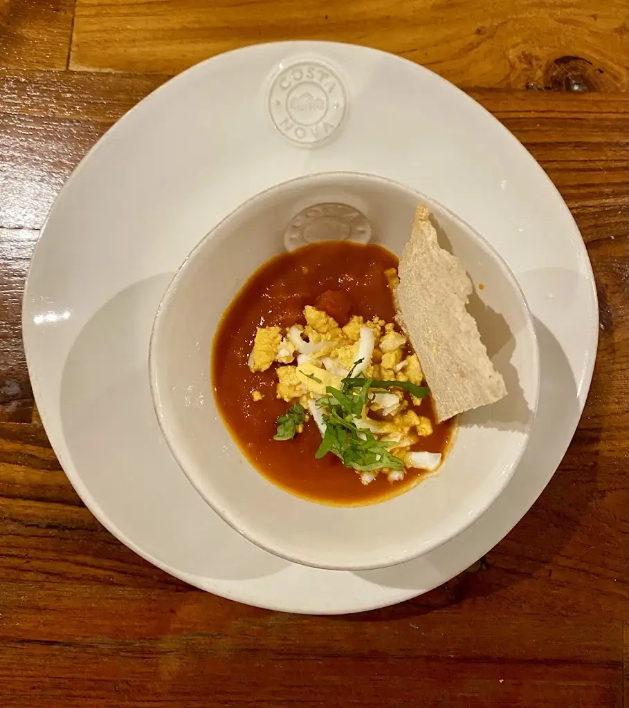 Paris Noworuzi_À Terra Santiago_Santiago_reseña