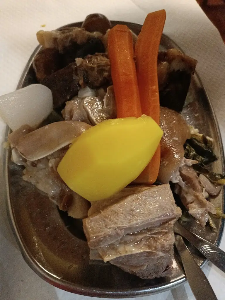 Armando farias_O Chafariz_Santo Quintino_review