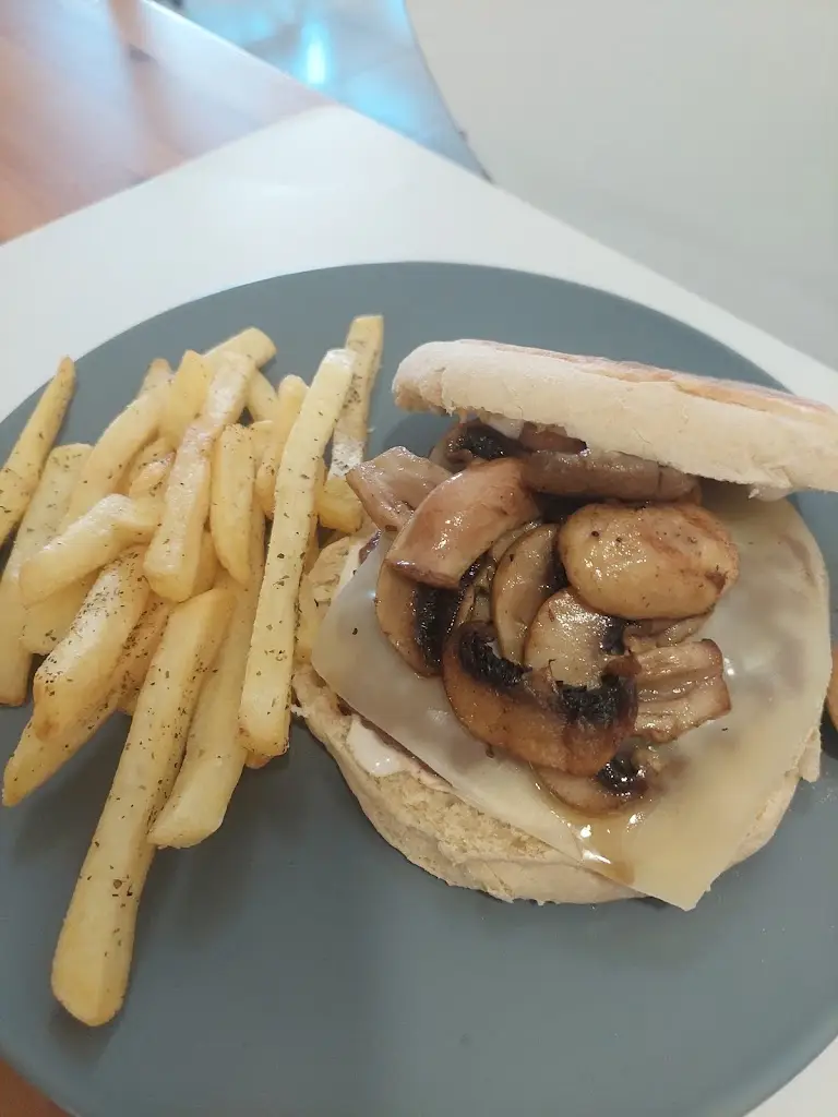 Menu_Café E Hamburgaria ROLETA_Rio de Mouro_imagen_2