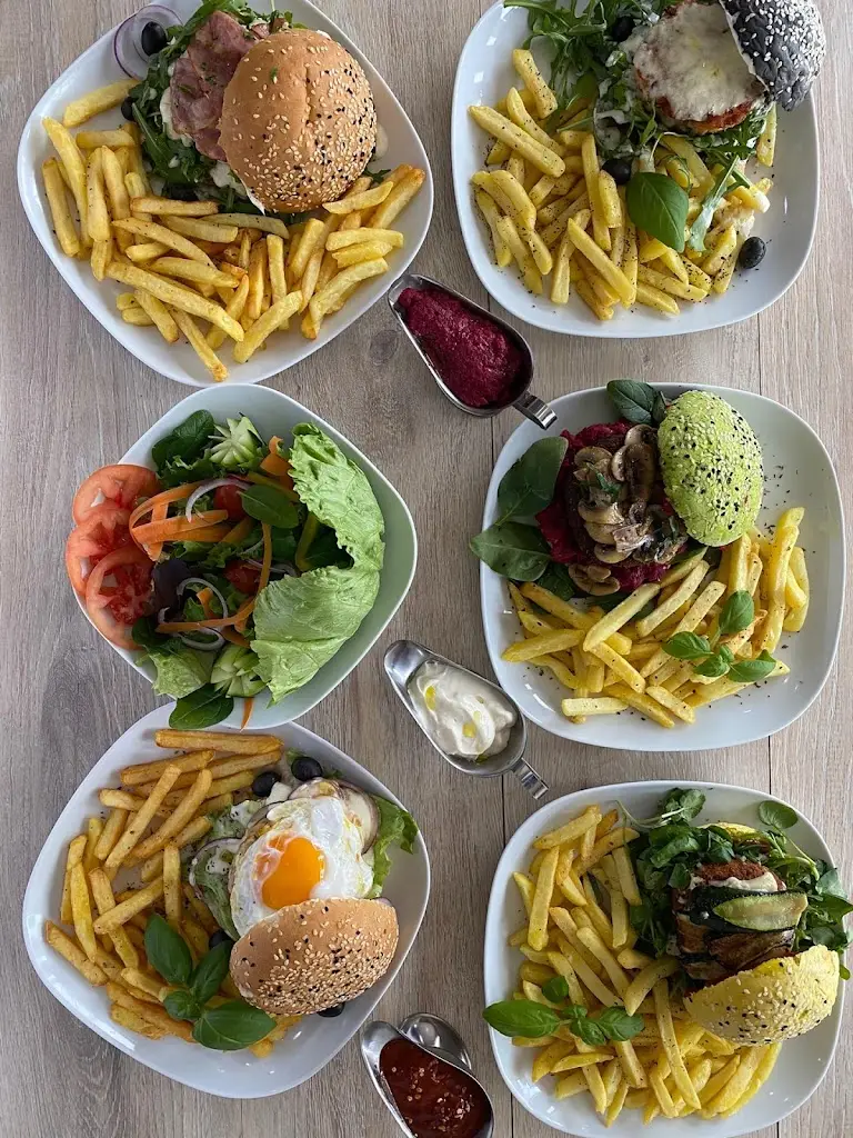 Café E Hamburgaria ROLETA_Rio de Mouro_slider_image_2