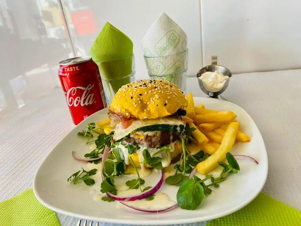 Café E Hamburgaria ROLETA_Rio de Mouro_slider_image_3