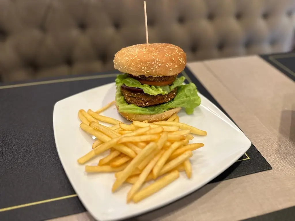 Garry Sarwara_Tasty Bites Pizza & Kebab_Lourosa_review