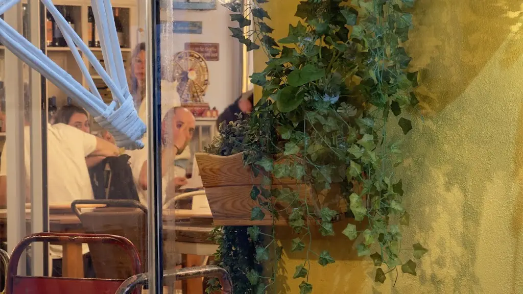 Vicentiu Amarandei_Dona Azeitona_São João das Lampas_recensione