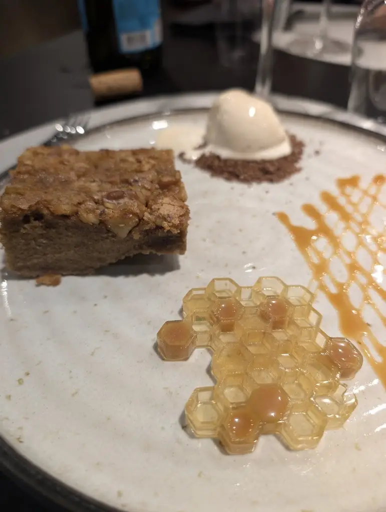 Túlia Aires_A25.Come_São Pedro de Rio Seco_reseña