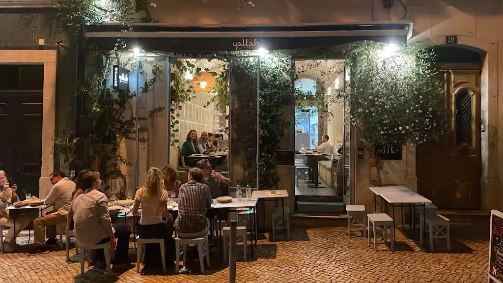 nathalie delia wenta_Yallah Lisboa_Santos-o-Velho_recensione