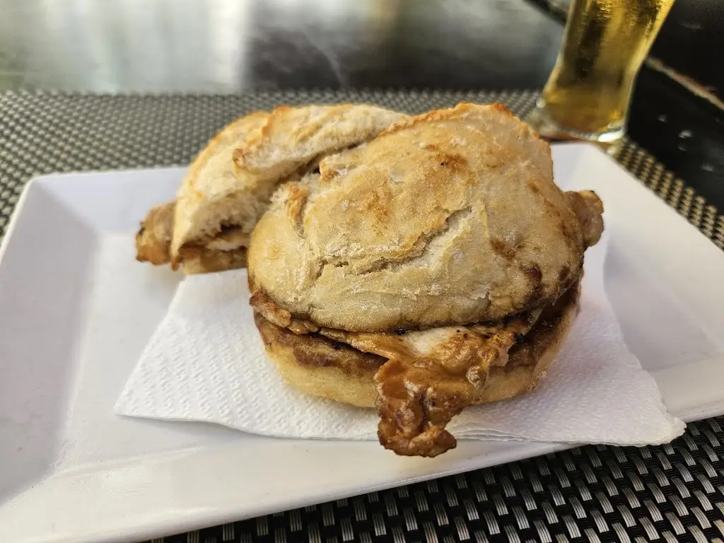 Seb Burton_Cantinho de Santos_Santos-o-Velho_reseña