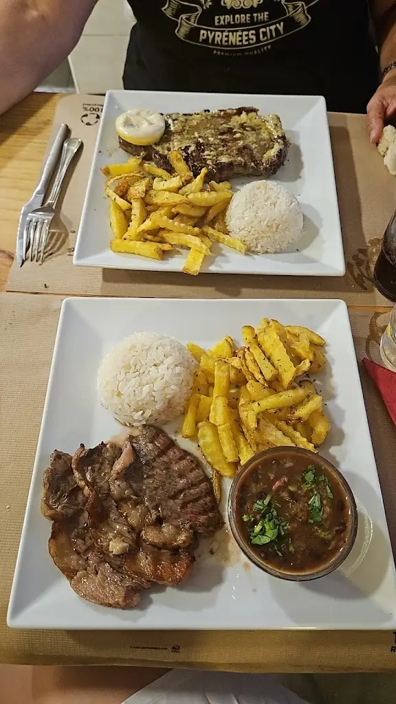 Ms. Mary_Cantinho de Santos_Santos-o-Velho_reseña