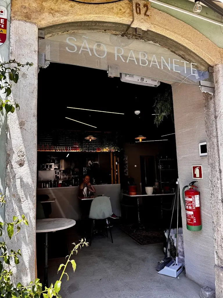 Sue Reinhold_São Rabanete_Santos-o-Velho_review