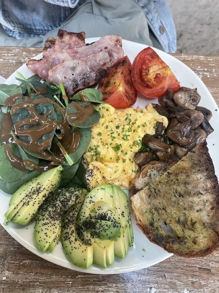 Özge Özçakmak_Mila - Santos - Specialty Coffee, Brunch & Salad Bar_Santos-o-Velho_recensione
