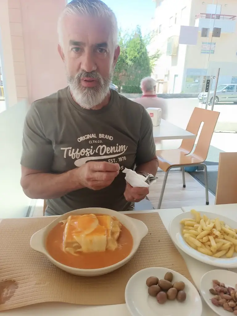 Rubi Ester Arias Hernandez_Cantos dos sabores café snack bar_Lobão_recensione