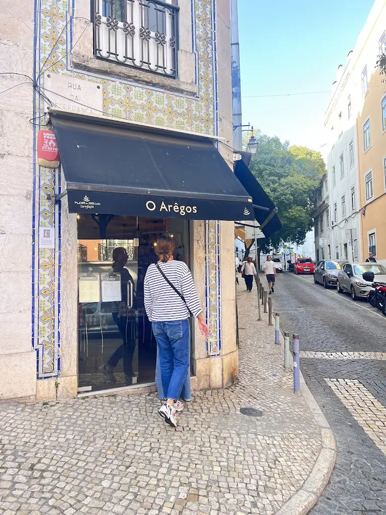 Guy Hupert_O Arêgos_Santos-o-Velho_review