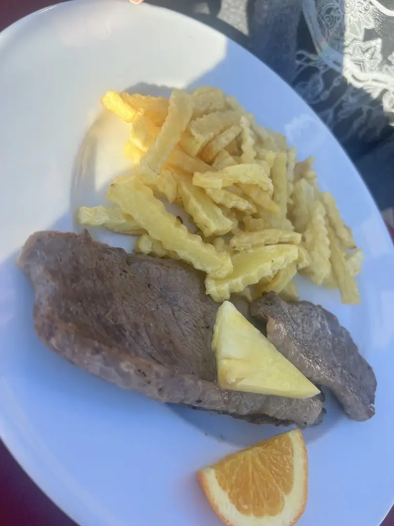 Maximilian Schmierer_Restaurante O Farol_São Martinho_review