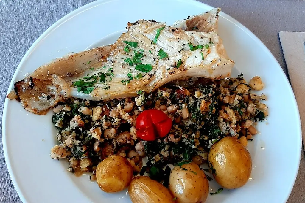 Norman Towler_AO CAIS - Restaurante & Lounge_São Martinho_reseña