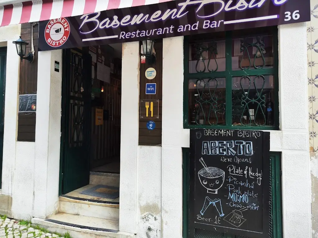 Basement Bistro ristorante a São Sebastião da Pedreira