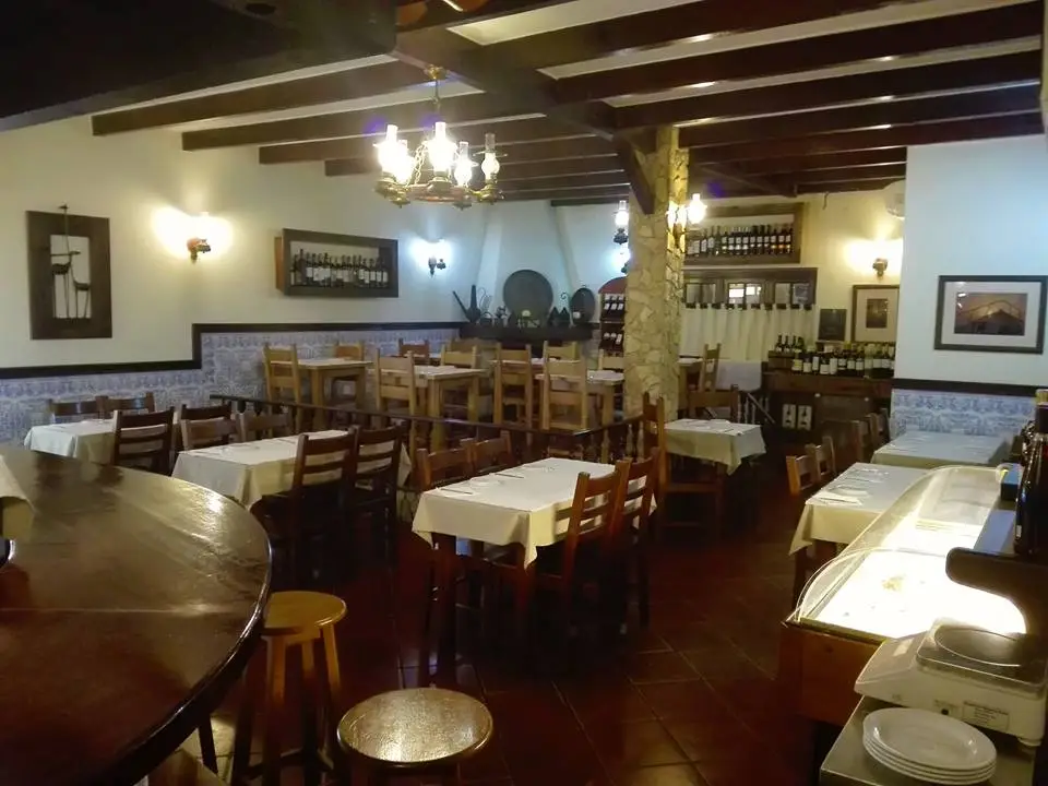 A Lareira Restaurante Wine Bar ristorante a São Pedro da Cadeira