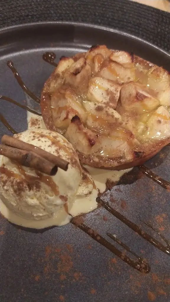 Skinny_D'amici_São Domingos de Rana_recensione