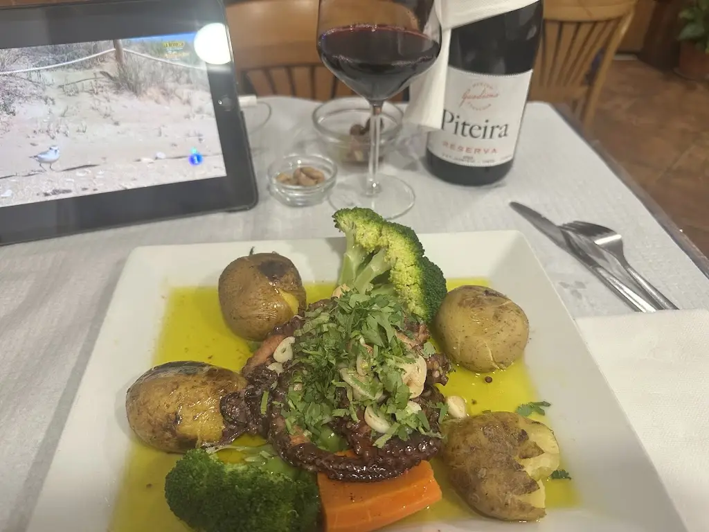 Cesar Castaño_Brilho do Sol_São Domingos de Rana_recensione