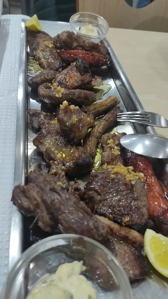 Laura Figuereo_Churrasqueira S. Domingos_São Domingos de Rana_review