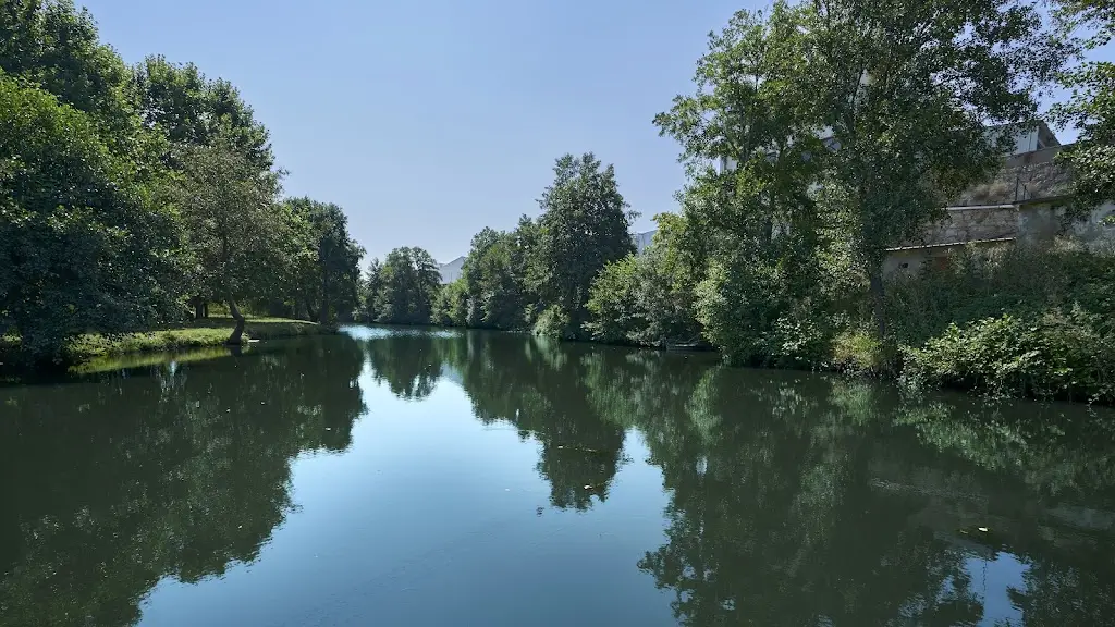 Praia Fluvial Vale do Mondego restaurant in Vila Cortês do Mondego