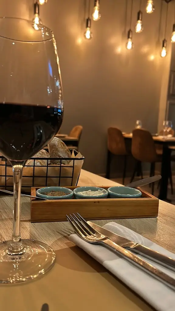 robert mrkos_Casta Wine Bar & Restaurant_Espinho_review