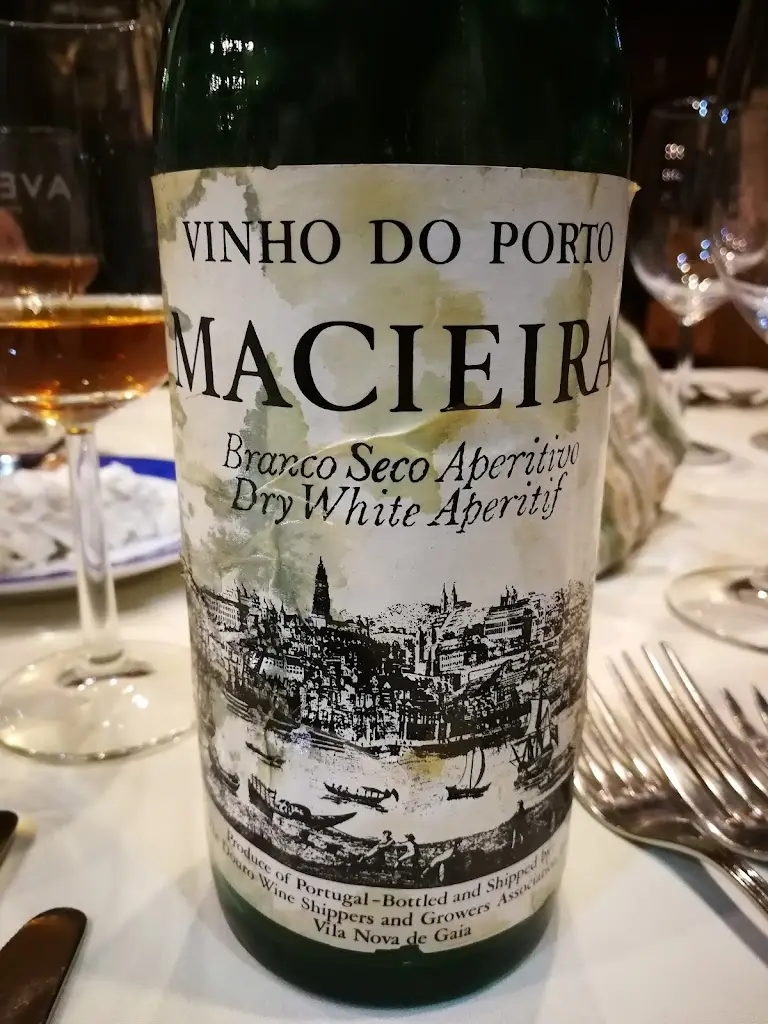 Alexandre Vilão_As Colunas_Venda Nova_recensione