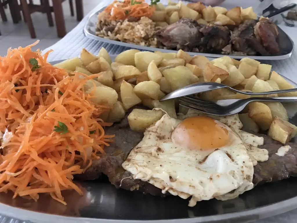 Una Zhu_Tomás & Filhos Lda._Vila Franca do Deão_reseña