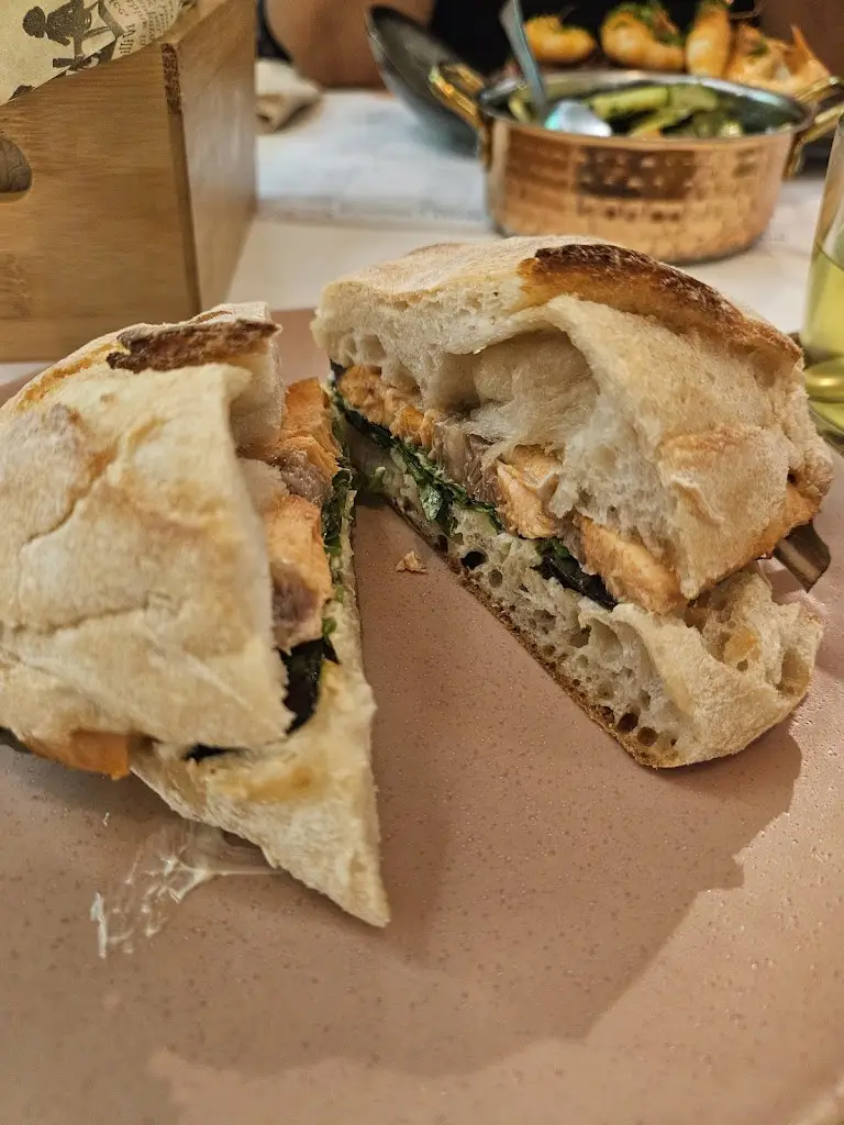 annisa rizqilana_Bronze Seafood & Lounge Bar_Gafanha da Encarnação_avis