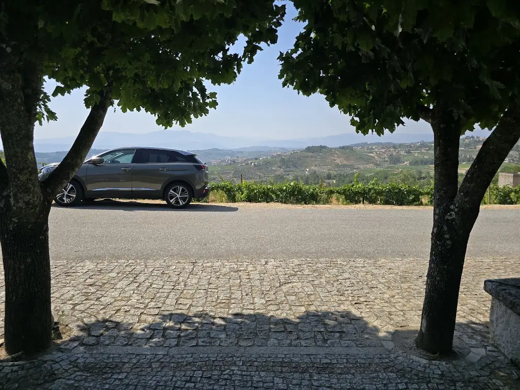 Kinan Rostom_São Leonardo_Vila Soeiro do Chão_recensione