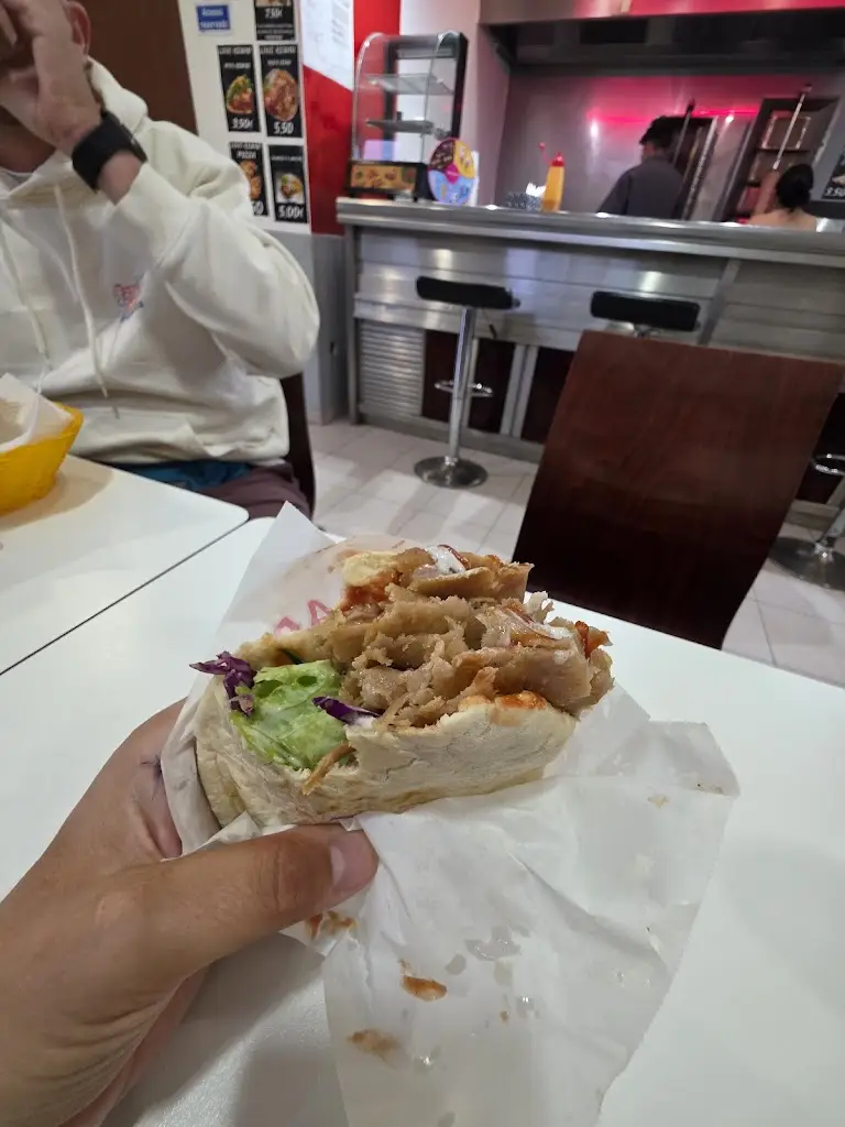 Łukasz Leśniak_Love kebab_Alvaiázere_reseña