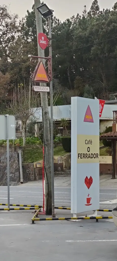 Amit Naos_Café Ferrador_Alvaiázere_recensione