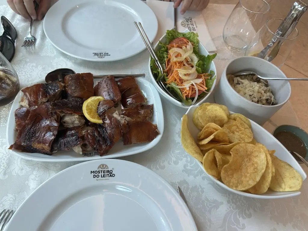 Jorge Lustosa_Mosteiro do Leitão (Batalha)_Batalha_recensione