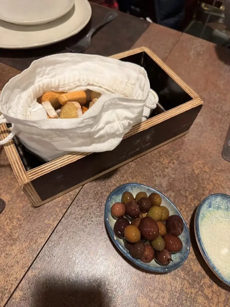 Chaohu Zhou_Restaurante Burro Velho_Batalha_recensione