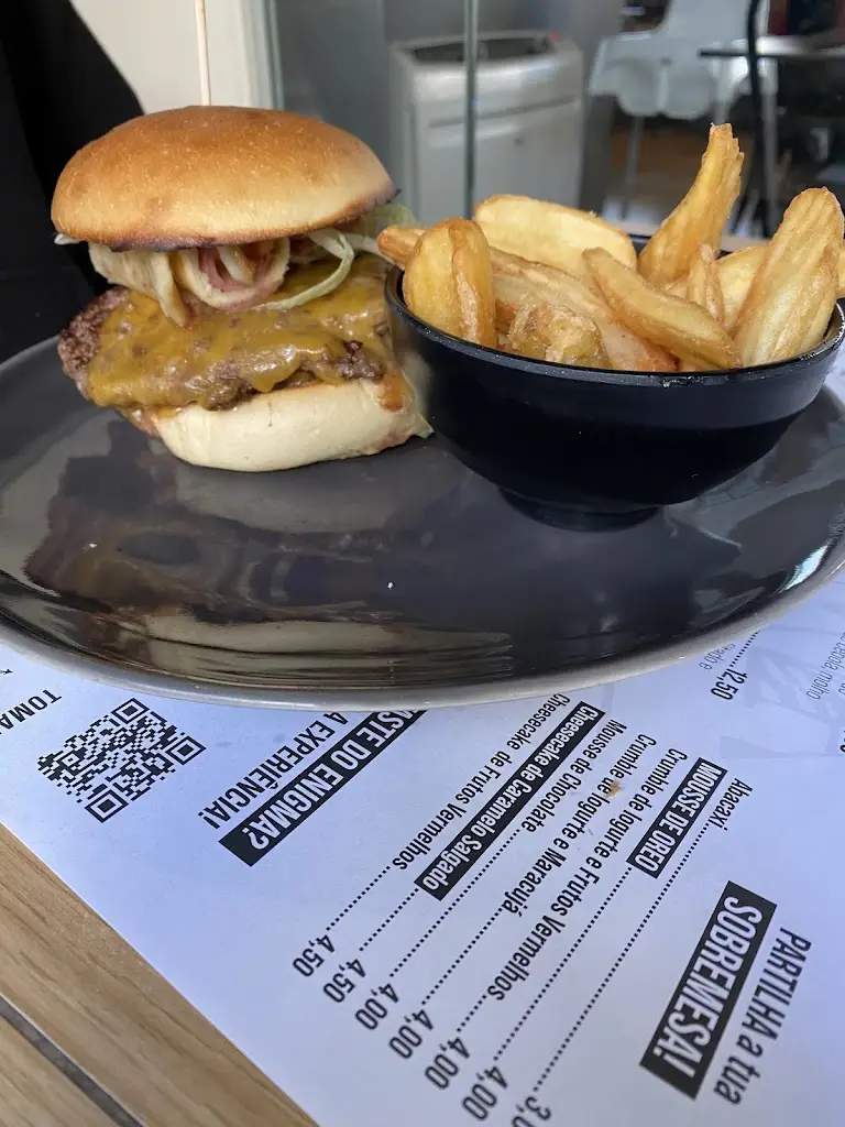 Doriane Ribeiro_Enigma - Hamburgueria Artesanal - Batalha_Batalha_review