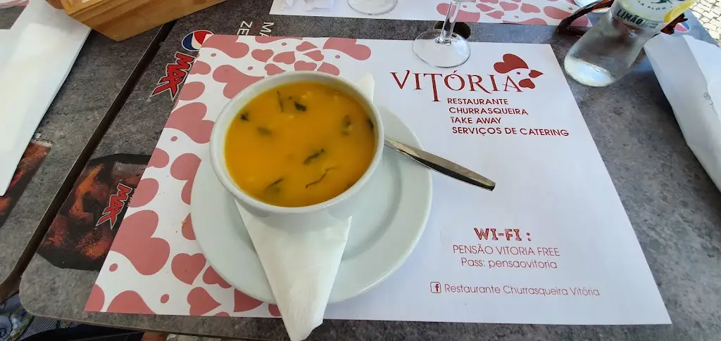 Fabo Novoa_Restaurante Churrasqueria Vitoria_Batalha_reseña