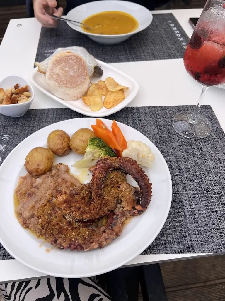 Iryna Kruts_Xakra Beach Bar_Atouguia da Baleia_review