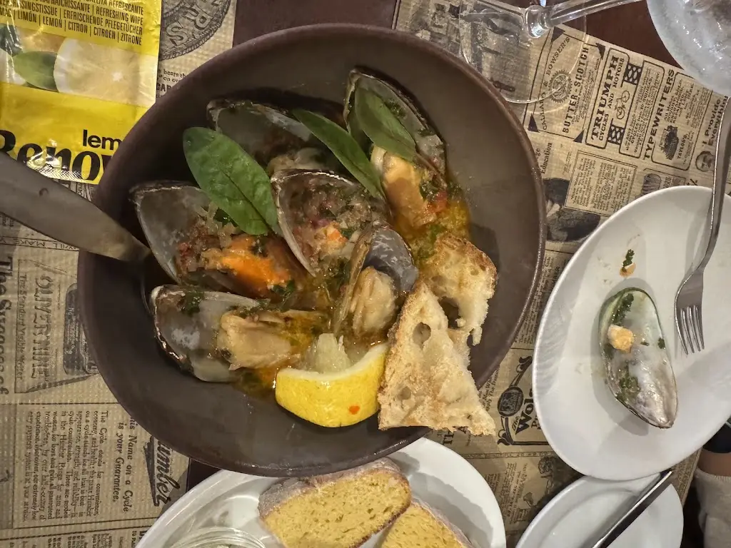 Avery Nelson_oS aMericanO's_Atouguia da Baleia_review