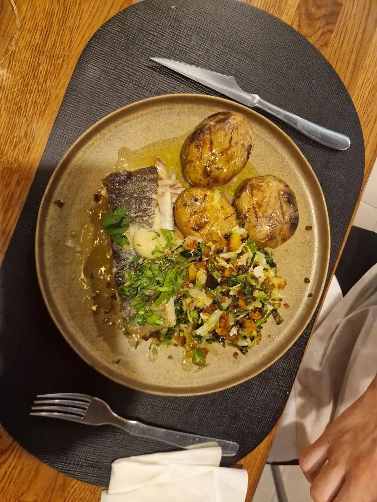 J. Carlos Jardim_Balcão 48_Benedita_review