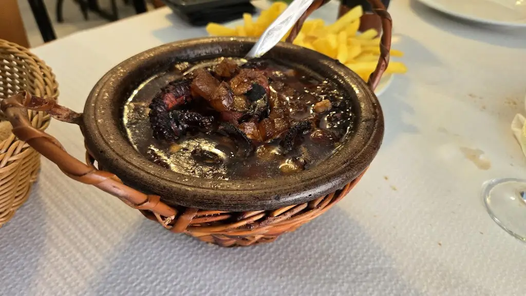 T.J. Henderson_Fonte das Sete Bicas_Fonte Bastardo_review