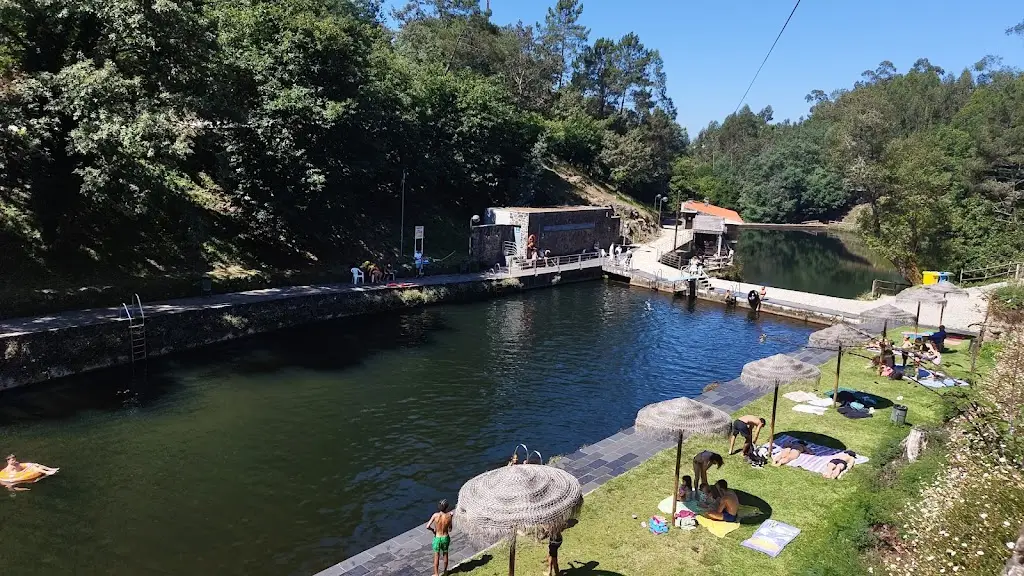 Ricardo Flores_Xisto_Castanheira de Pêra_recensione