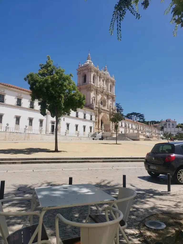 Julian Milek_House 51 Food and Drinks_Alcobaça_recensione