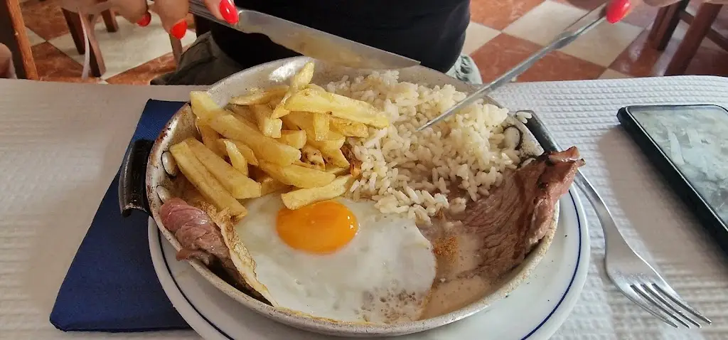 Truus De Mier_Pátio dos Amigos_Nadadouro_reseña