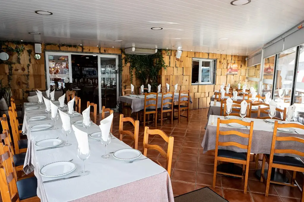 Restaurante A Velha Caroca ristorante a Pombal