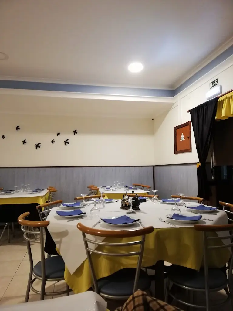 André Gouveia_Miguel & Estrela - Café, Petiscos e Refeições_Salir de Matos_reseña