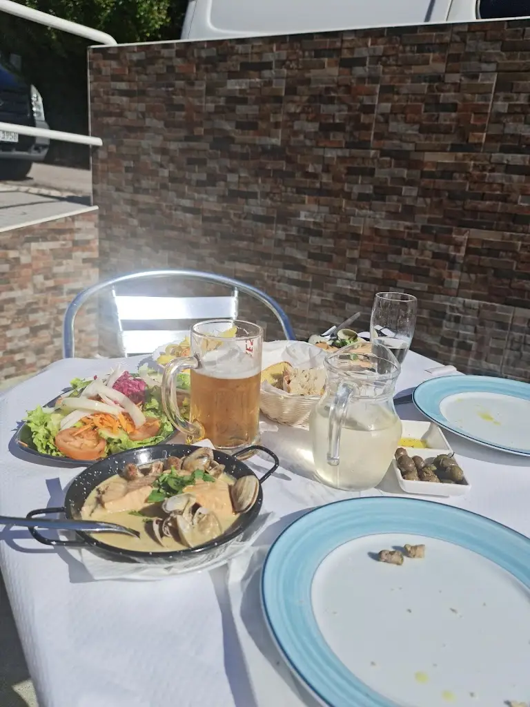 Owen Gregory_Miguel & Estrela - Café, Petiscos e Refeições_Salir de Matos_reseña