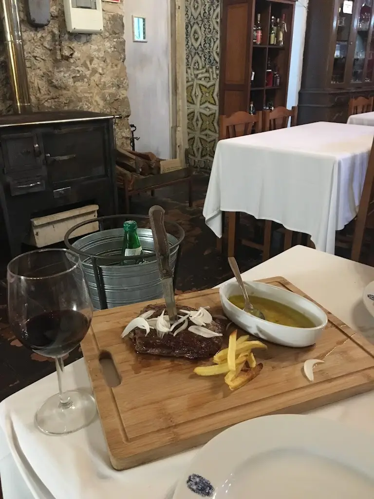 Abby Neufeld_Em Banho Maria_Serra de El-Rei_reseña