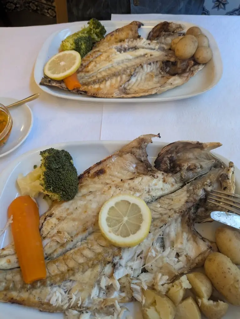 Ryan Slack_Restaurante A Tasquinha_Nazaré_reseña