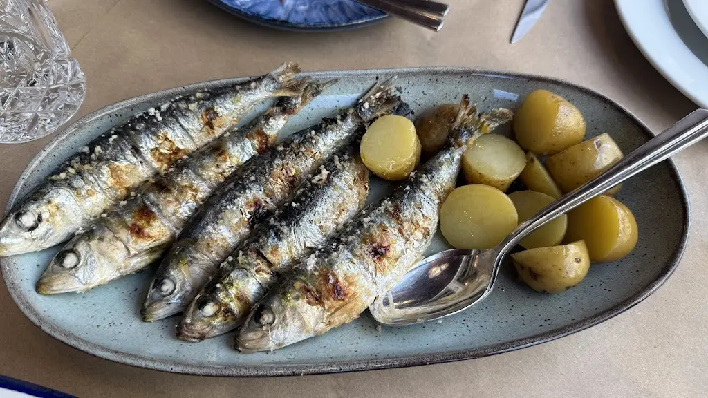 William Burkett_Taberna d'Adelia_Nazaré_reseña